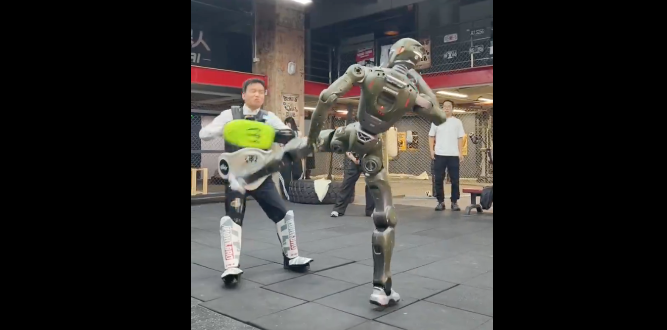 T800 robot kick